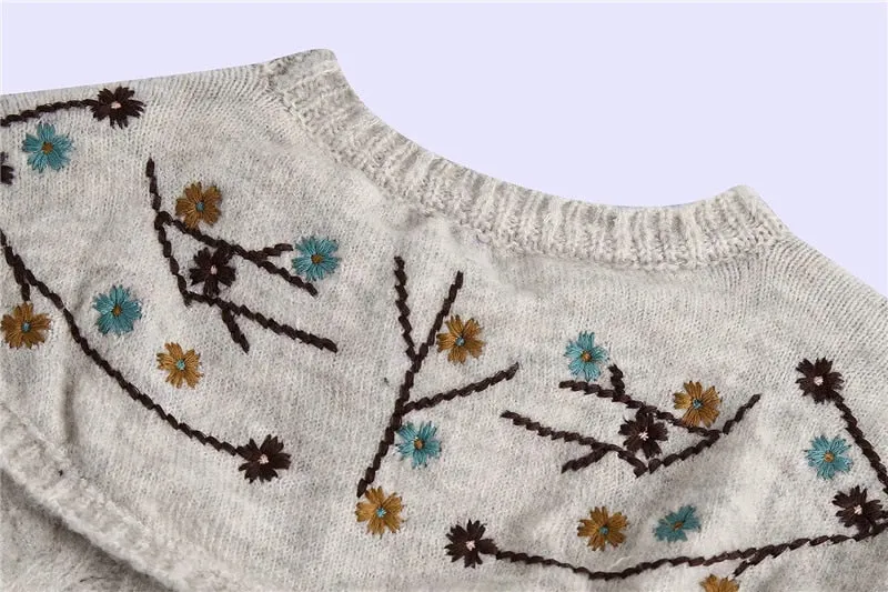 EMBROIDERED CROPPED KNITTED SWEATER