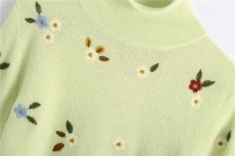 FLORAL EMBROIDERY CROPPED SWEATER
